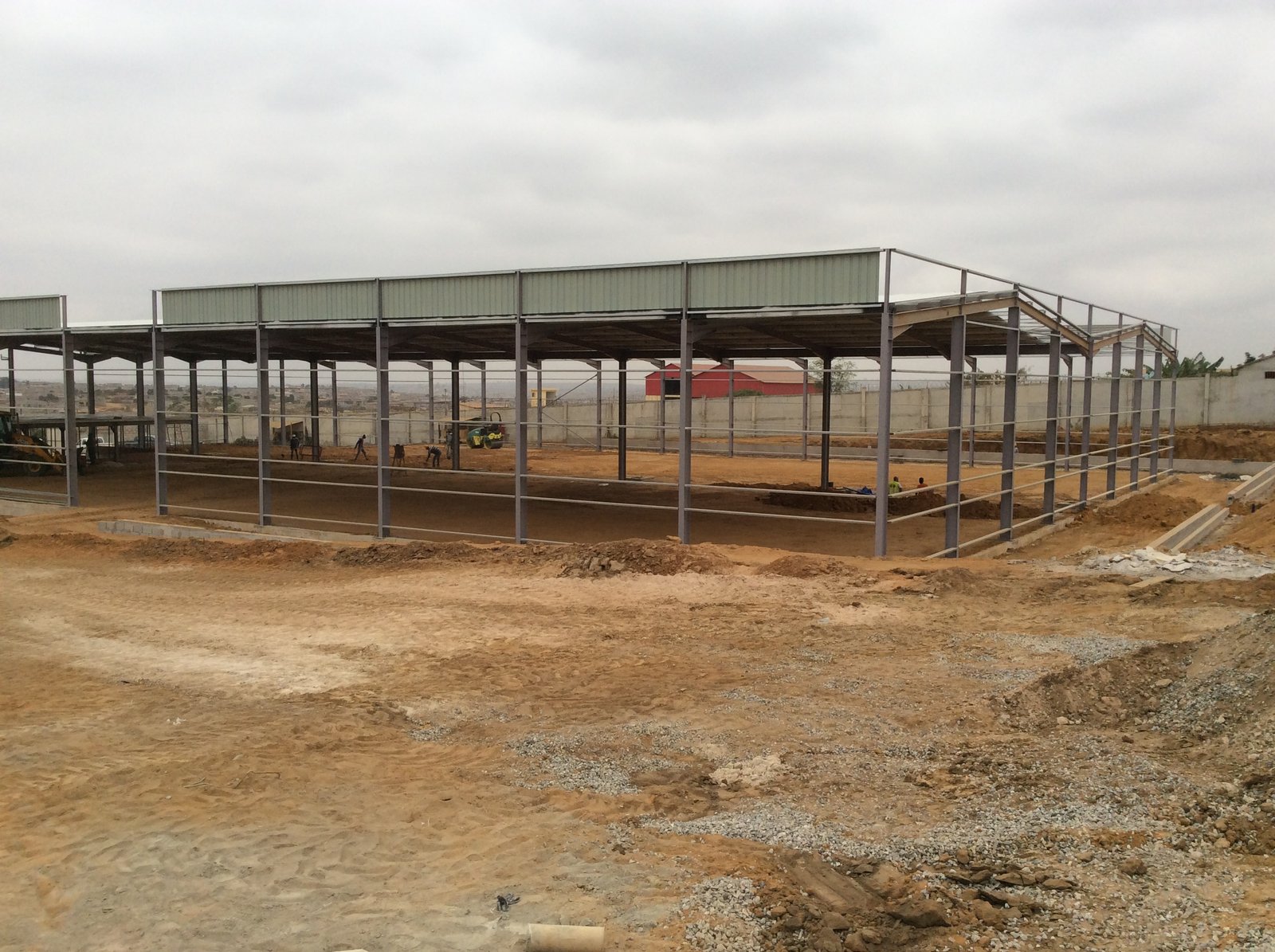 Pavilhão em estrutura metálica em obra